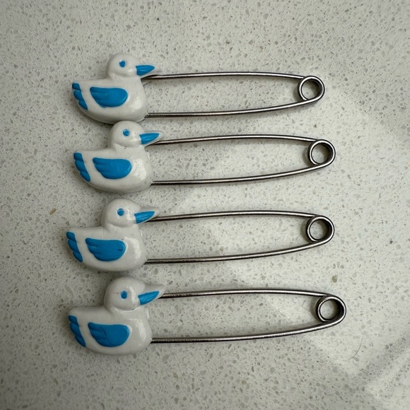 Set of 4 Vintage Duck Diaper Pins Blue and White Nursery Retro Baby - Picture 2 of 6